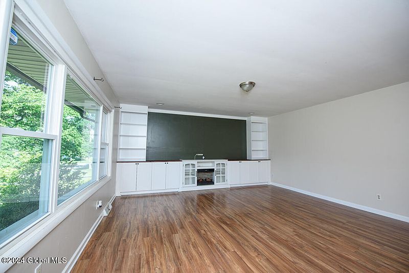5th image of 3127 E Lydius Street