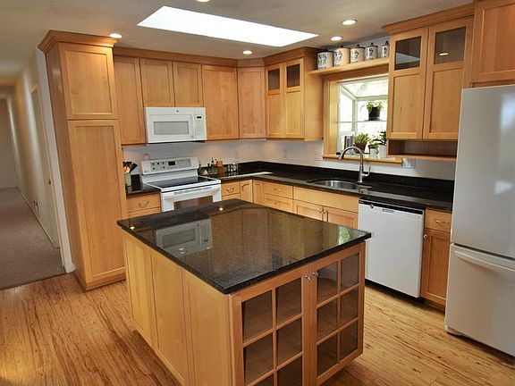 5th image of 11340 Stoneybrook Cir