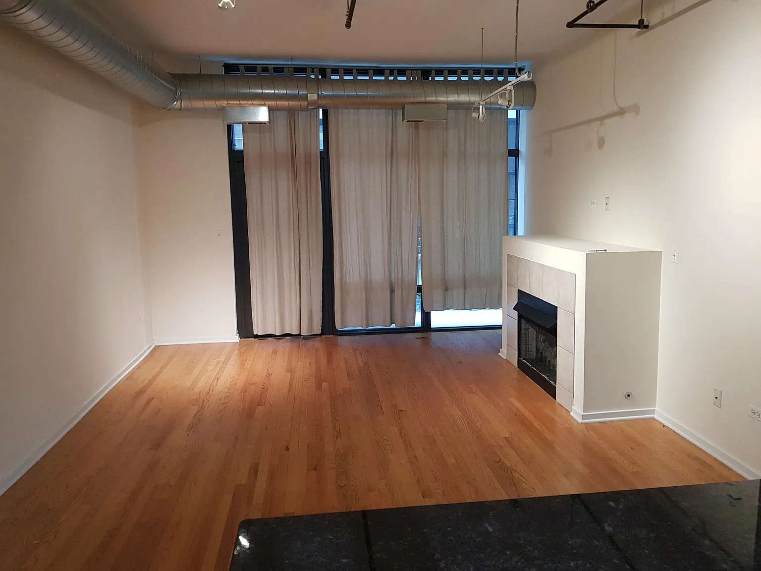 1 bed, 900 sqft, $2,500 — Photo 1