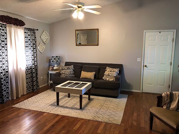 4th image of 218 N Christy Ln