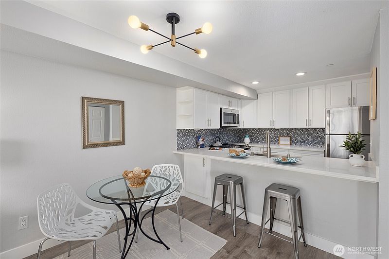 4th image of 3022 SW Bradford St #2