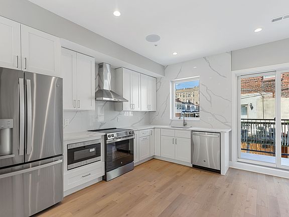3rd image of 1448 S Napa St #1