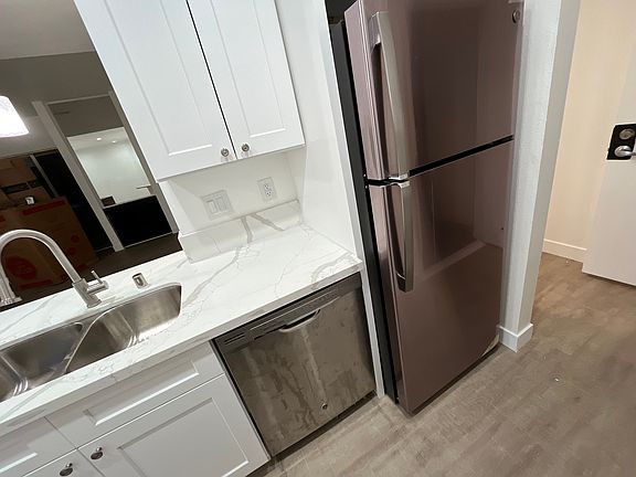 5th image of 1611 Hotel Cir S #307