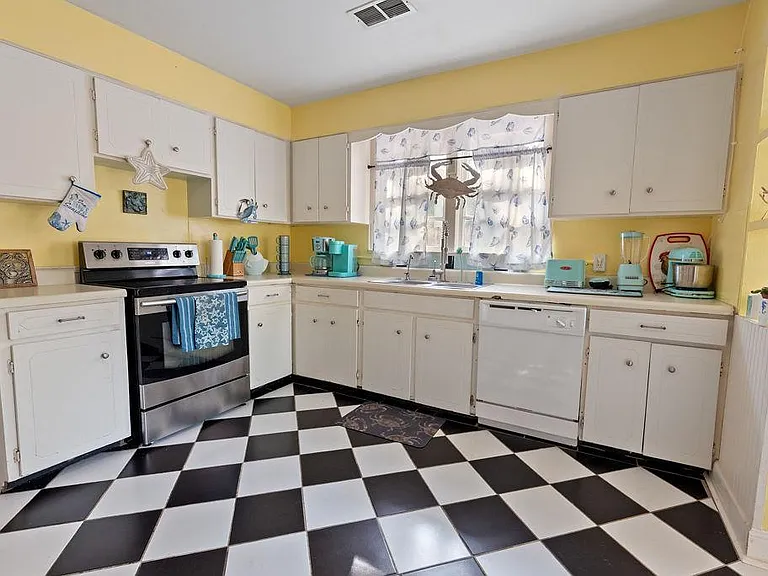 239 Washington St — Photo 43