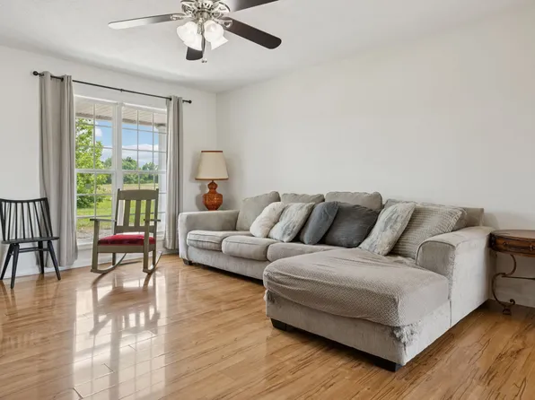1809 Mosley Ferry Rd, Chapmansboro, TN 37035