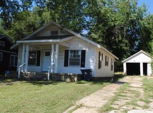 607 S 1st St, Independence, KS 67301