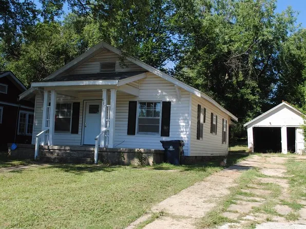 607 S 1st St, Independence, KS 67301