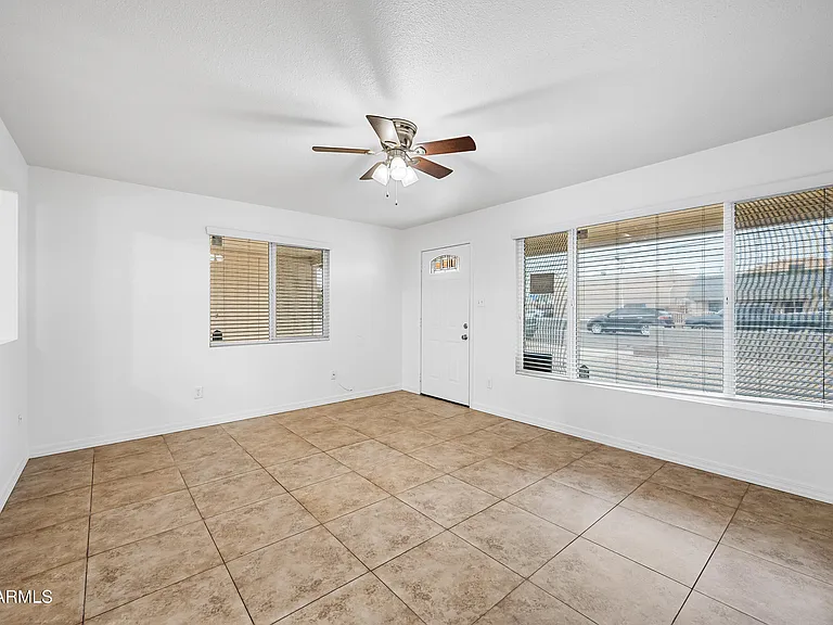 4115 N 18th Dr — Photo 3