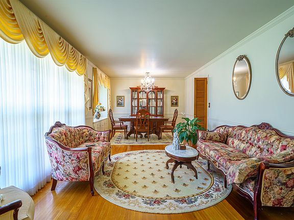 3rd image of 825 Northcrest Dr