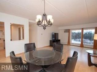 4820 Park Commons Dr APT 27, Saint Louis Park, MN 55416