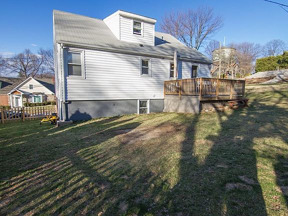 5th image of 123 Wood Ave