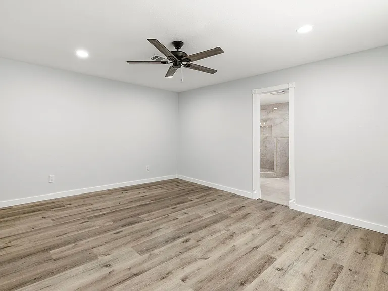 15215 Parkville Dr — Photo 36