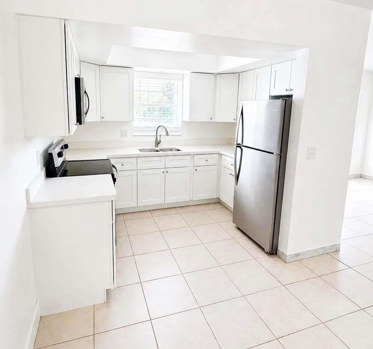2 bed, 2.0 bath, 950 sqft, $2,100 — Photo 2