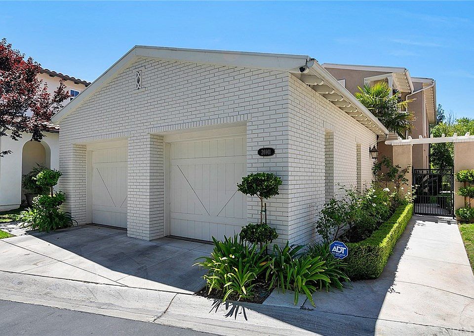 1st image of 26911 Pinehurst Dr