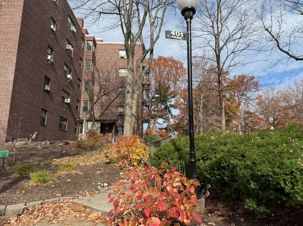 401 Park Place image 3 of 7