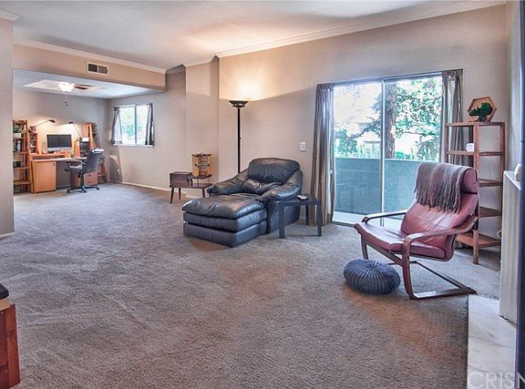 4th image of 10926 Moorpark St APT 3