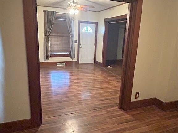5th image of 327 Sycamore St