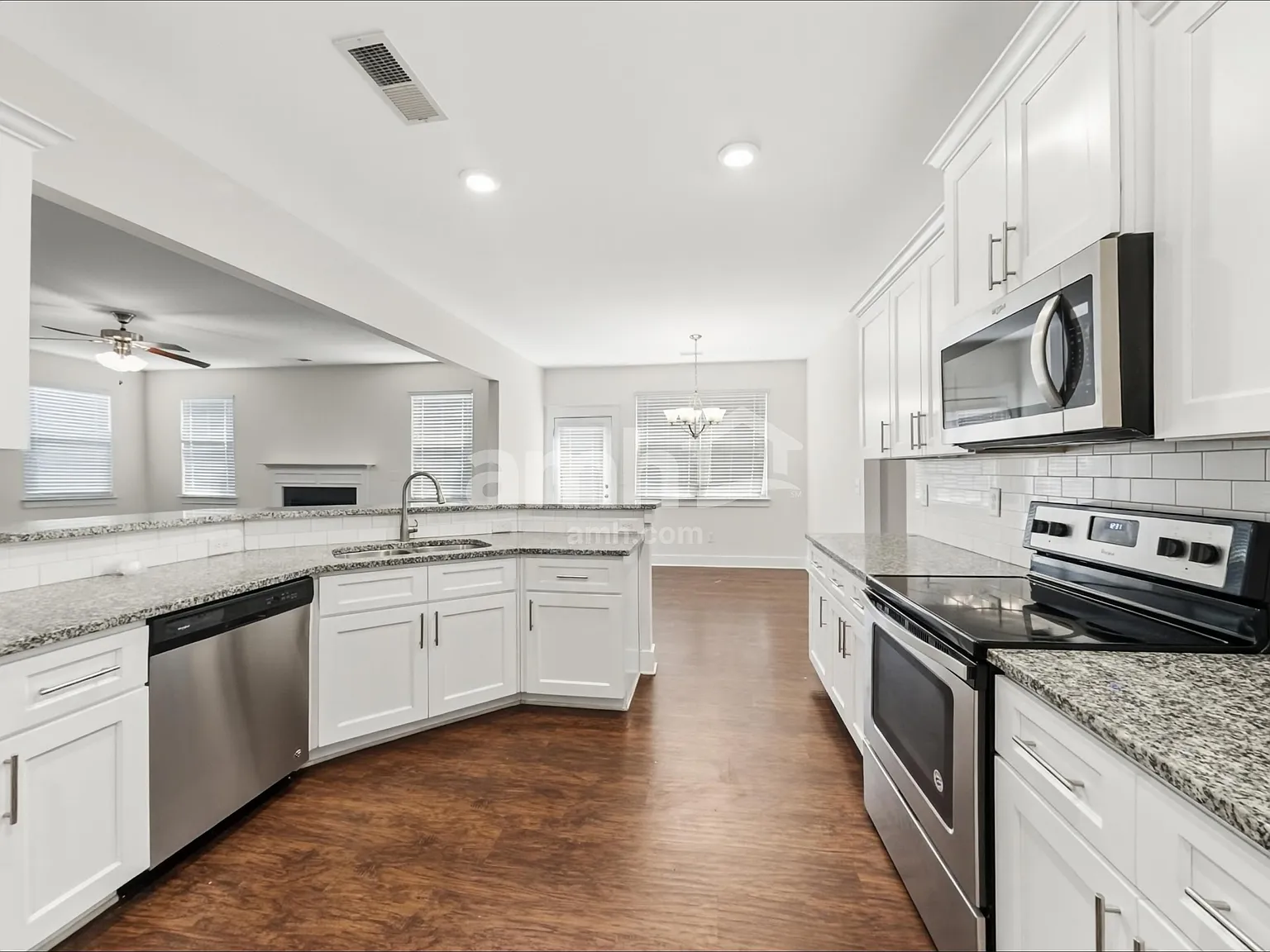 4 bed, 3.0 bath, 2814 sqft, $3,310 — Photo 4