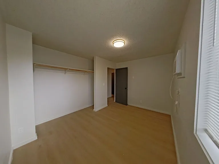 University Manor - Newly Renovated Units just a short walk from Campus! — Photo 41