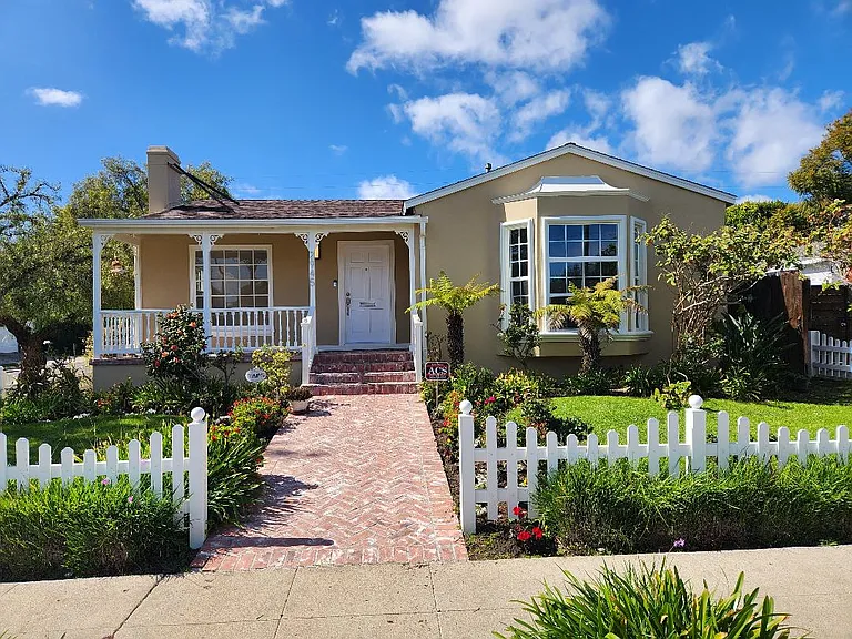 2945 Oakhurst Ave — Photo 1