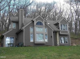 14 Longwood Dr, Galena, IL 61036