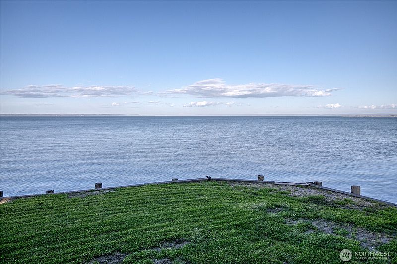 5th image of 841 Bay View Court SE