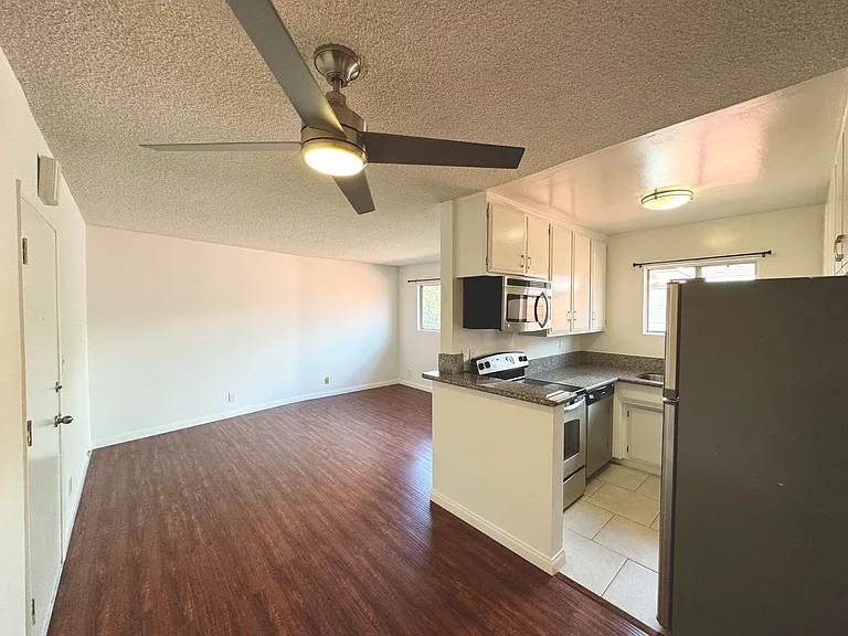 2106 S Bentley Ave — Photo 4