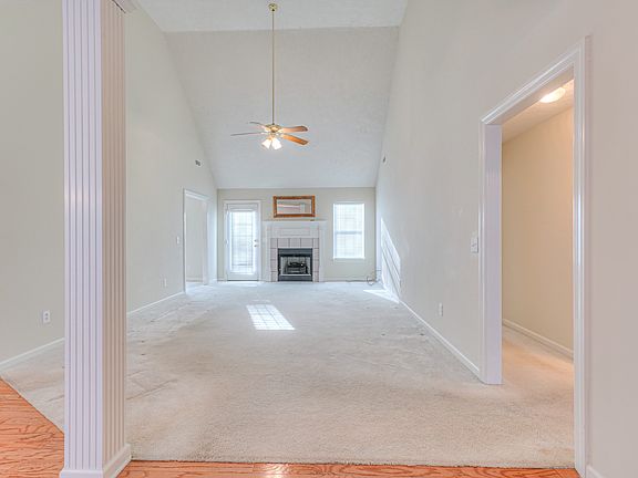 3rd image of 3459 Esquire Dr