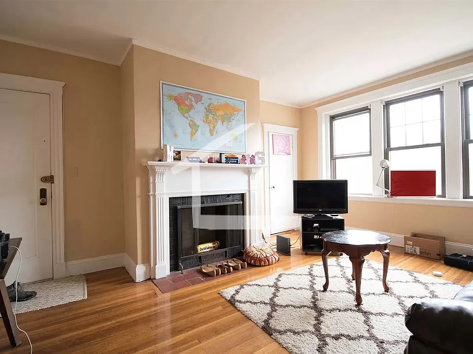 16 Euston St #17