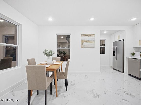3rd image of 4744 BOXWOOD Road