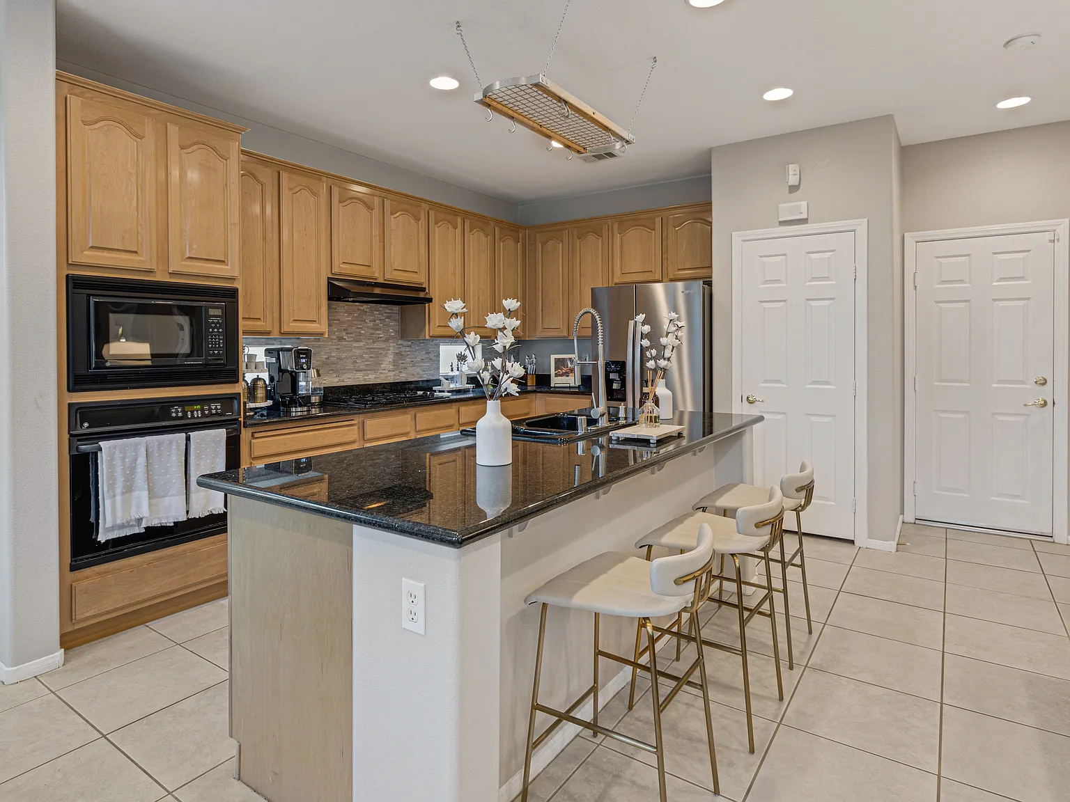 5 bed, 2756 sqft, $10,495 — Photo 3