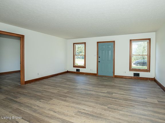 2nd image of 302 Edgewood Dr