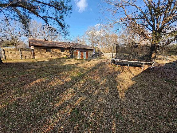4th image of 805 Sherry Ln
