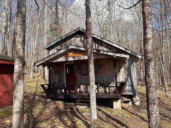 4th image of 300 Moise Wood Road