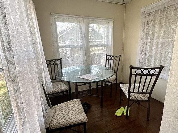 2nd image of 915 5th Ave S