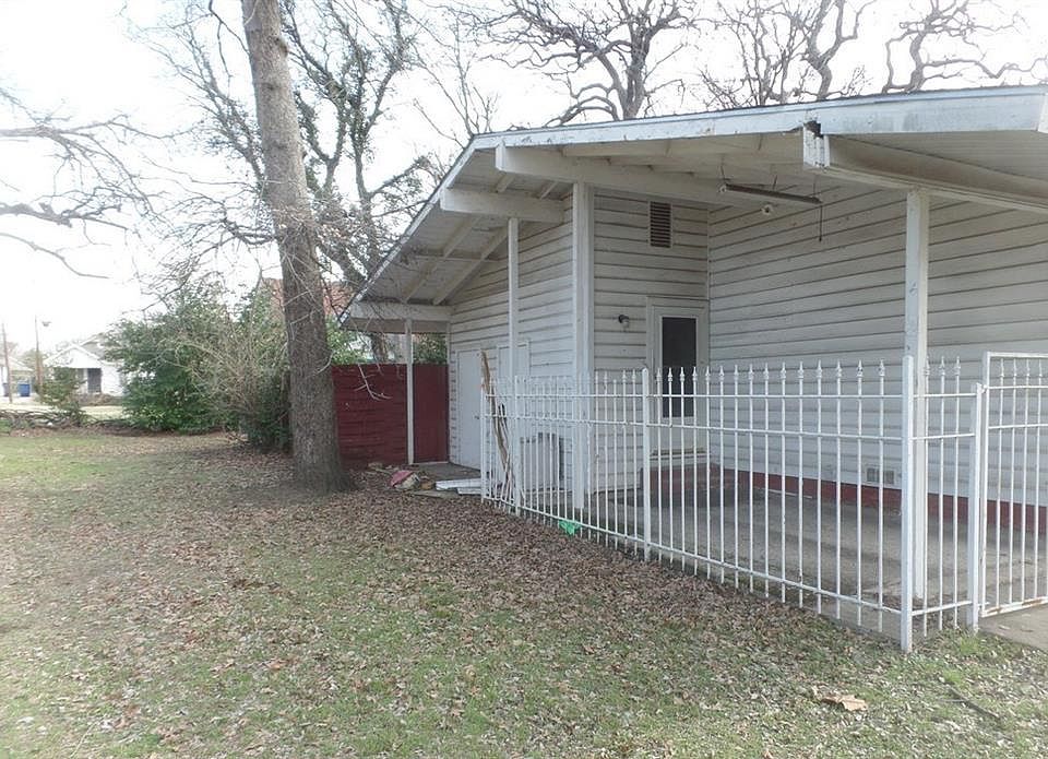 2nd image of 3924 Waldron Ave