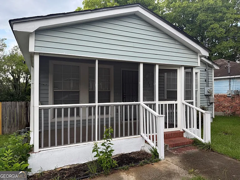 1325 Dent St — Photo 1