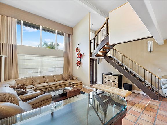 4th image of 701 E Coco Plum Circle #4