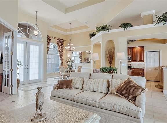 5th image of 266 S Heathwood Dr