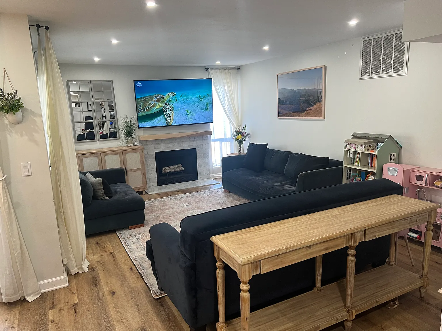 3 bed, 1250 sqft, $3,600 — Photo 2