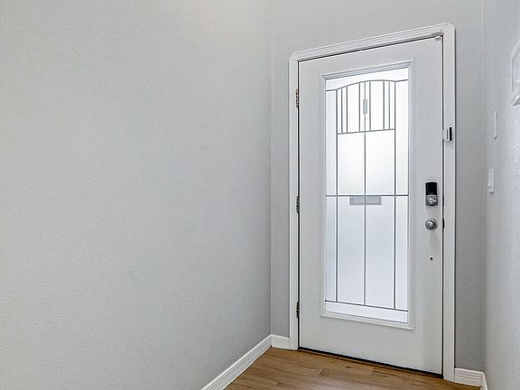 3rd image of 932 Penrith St