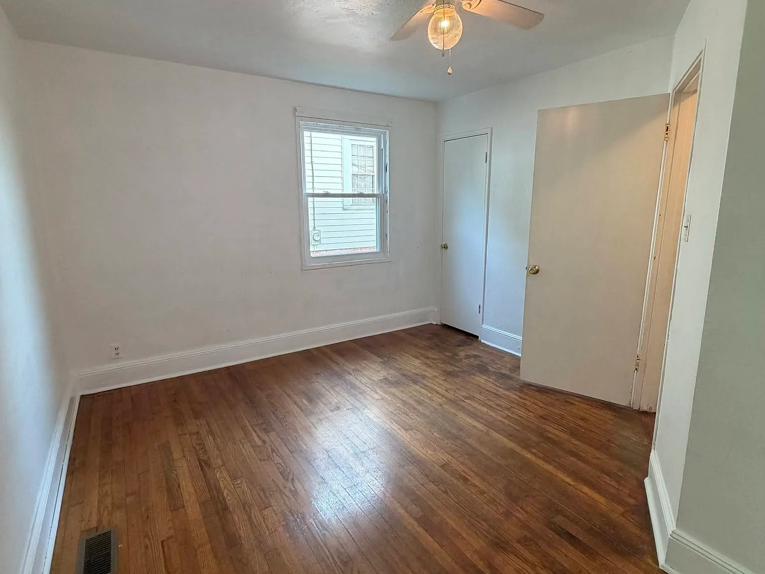 2 bed, 2128 sqft, $950 — Photo 4
