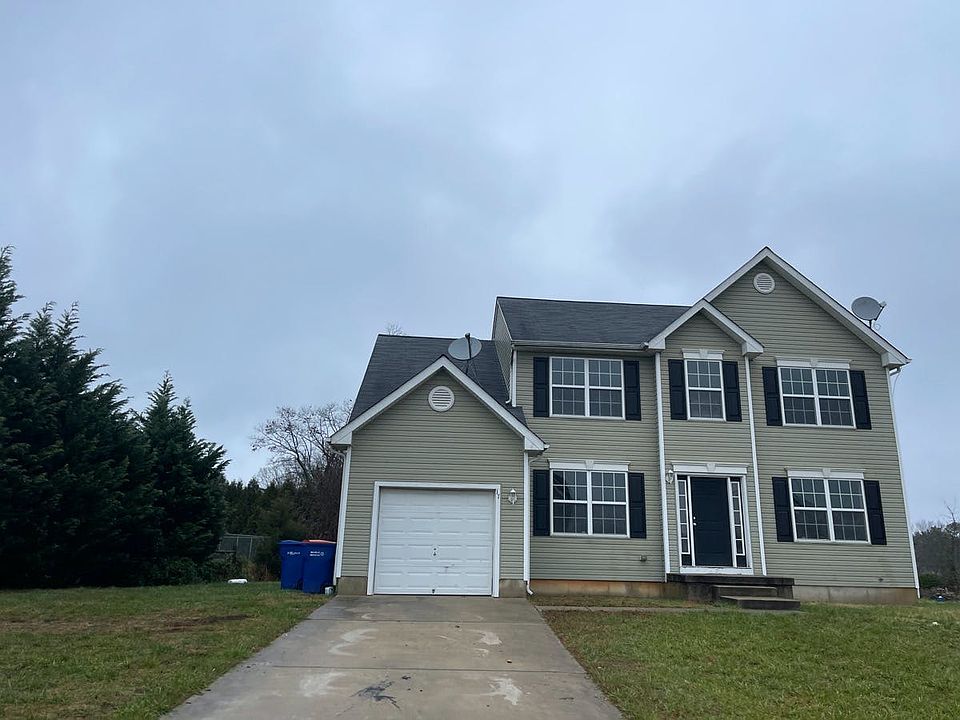 2nd image of 17 Dumont Dr