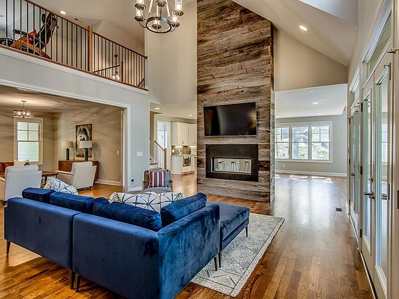 4th image of 1064 Founders Ln