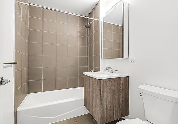 5th image of 520 W 43rd St APT 4G