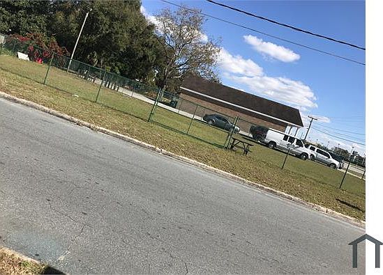 1st image of 1525 W Memorial Blvd