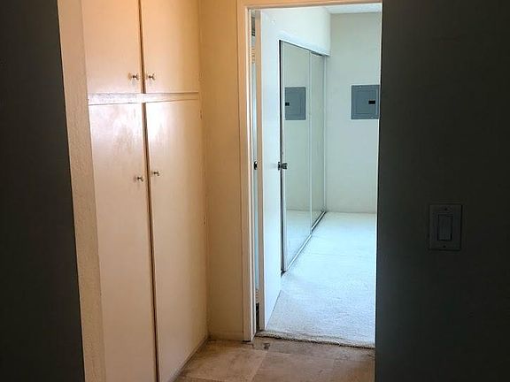 4th image of 3959 Albatross St #21