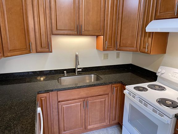 3rd image of 1242 W McKinley Ave #2