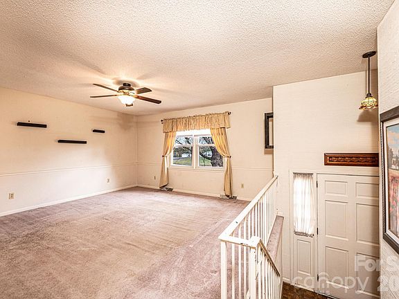 3rd image of 2570 Raintree St