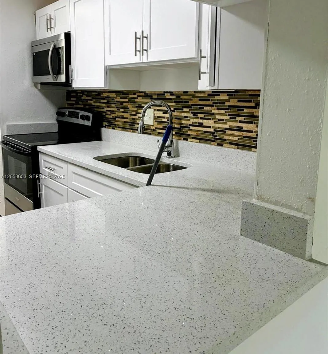 Versailles Gardens Condo — Photo 1